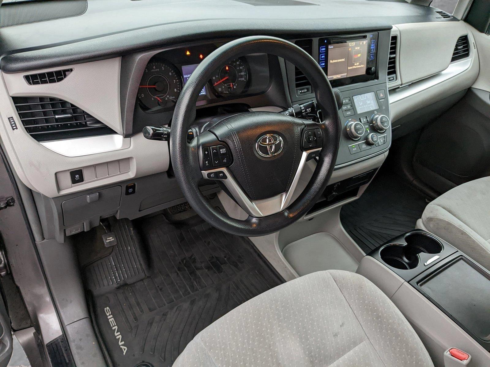 2017 Toyota Sienna Vehicle Photo in Spokane Valley, WA 99212