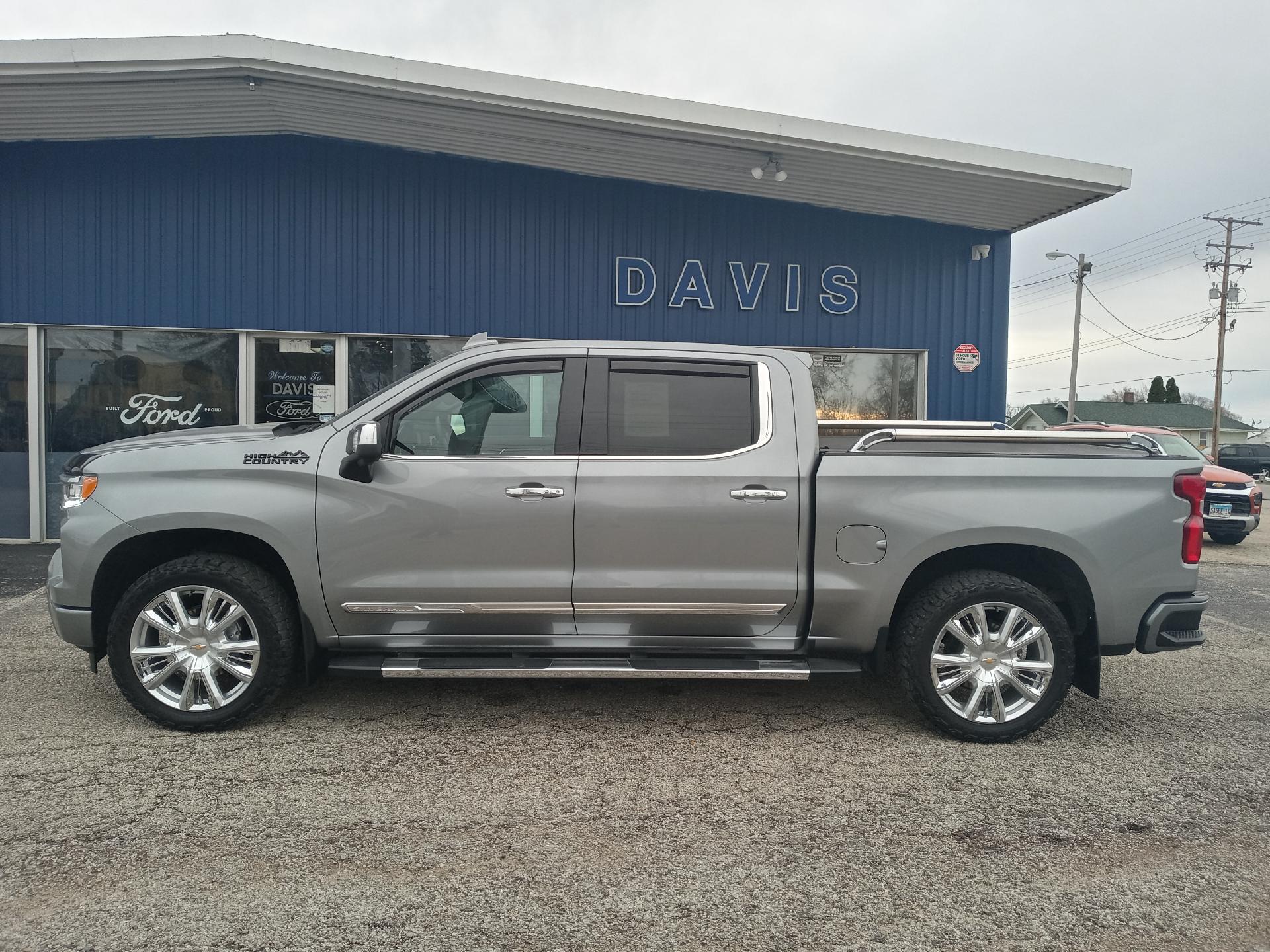 Used 2023 Chevrolet Silverado 1500 High Country with VIN 3GCUDJEL3PG148681 for sale in Canton, IL