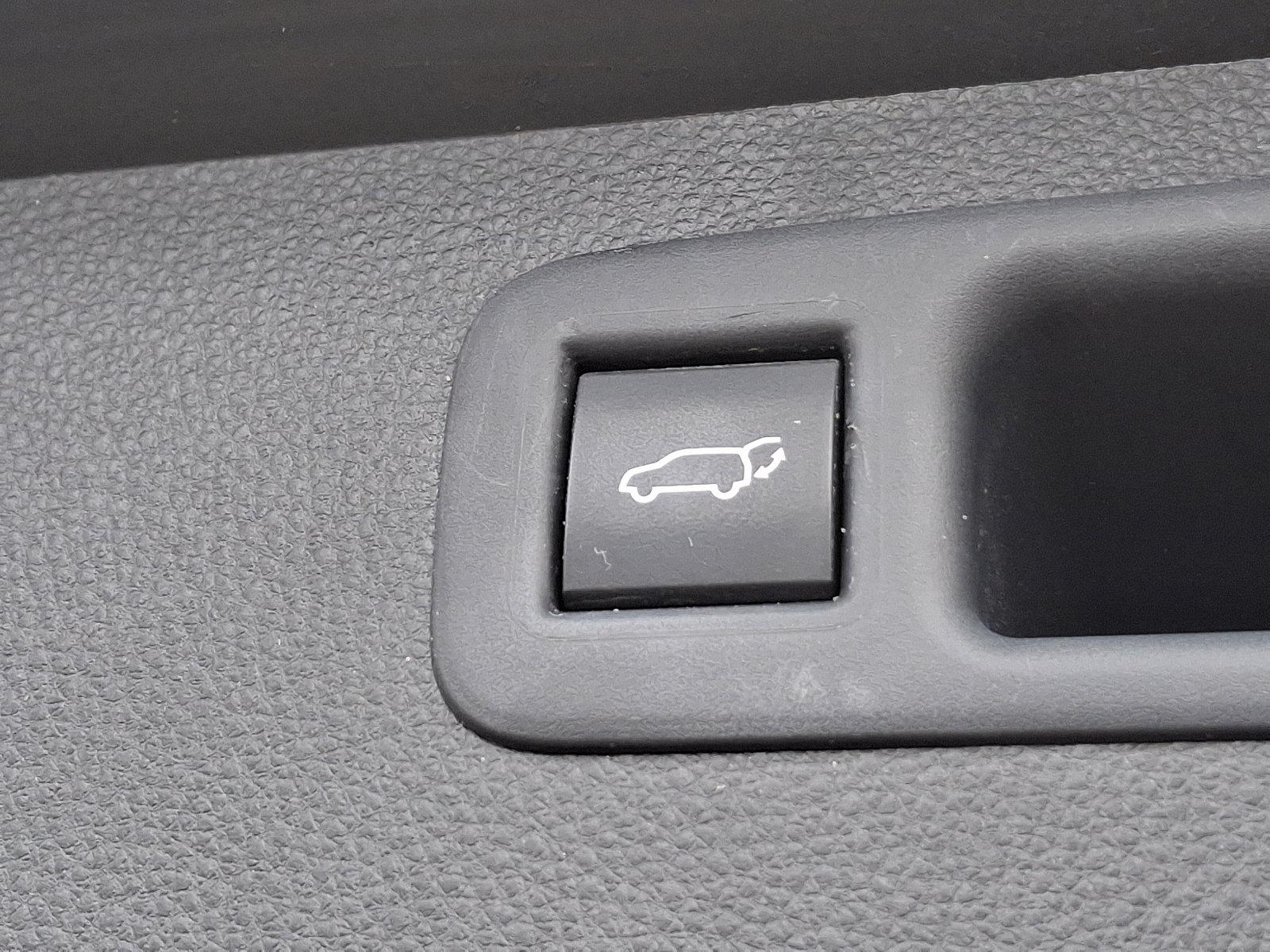 2021 Toyota Highlander Vehicle Photo in Trevose, PA 19053