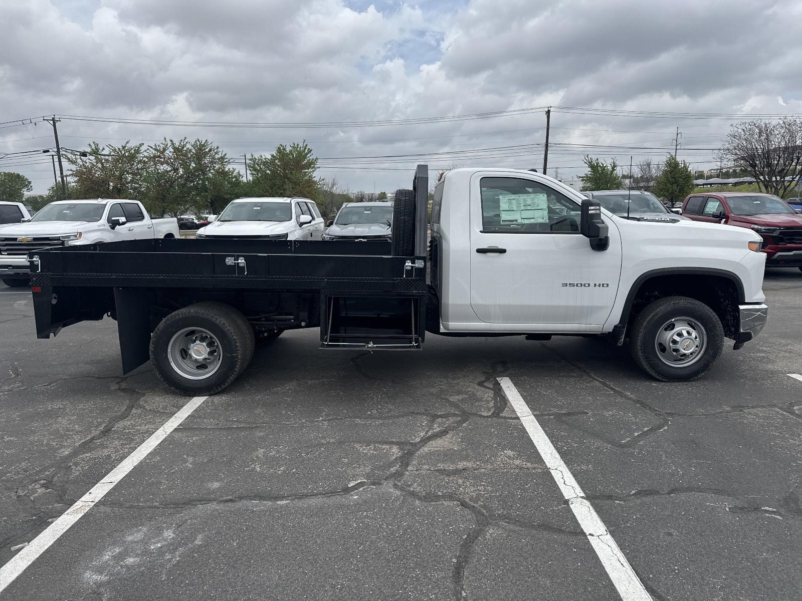 2025 Chevrolet Silverado 3500 HD Chassis Cab Vehicle Photo in GEORGETOWN, TX 78626-7508