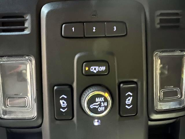 2023 GMC Yukon XL Vehicle Photo in Roslyn, NY 11576