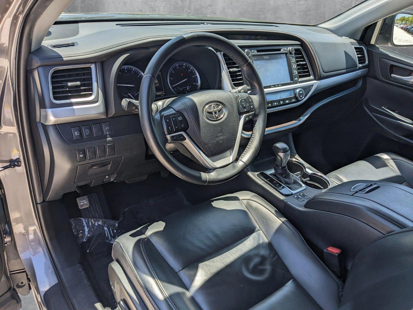 2019 Toyota Highlander Vehicle Photo in Davie, FL 33331