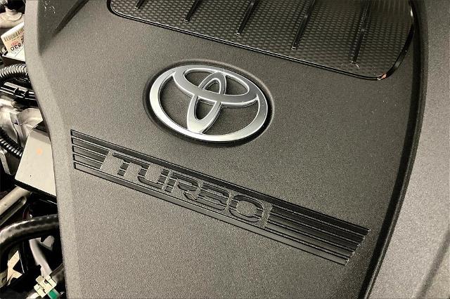 2024 Toyota Highlander Vehicle Photo in Tulsa, OK 74129