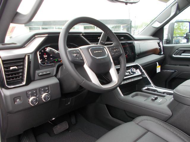 2025 GMC Sierra 2500 HD Vehicle Photo in LOWELL, MA 01852-4336