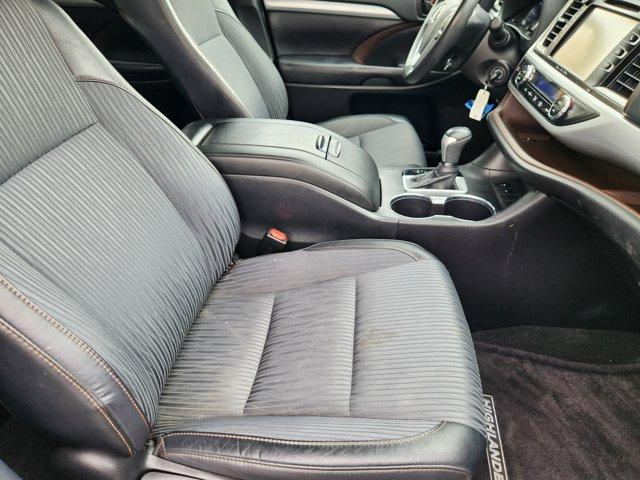 2019 Toyota Highlander Vehicle Photo in Decatur, TX 76234