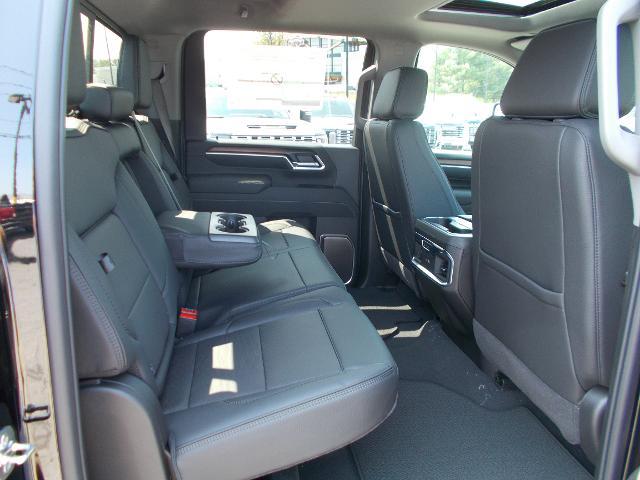 2025 GMC Sierra 2500 HD Vehicle Photo in LOWELL, MA 01852-4336