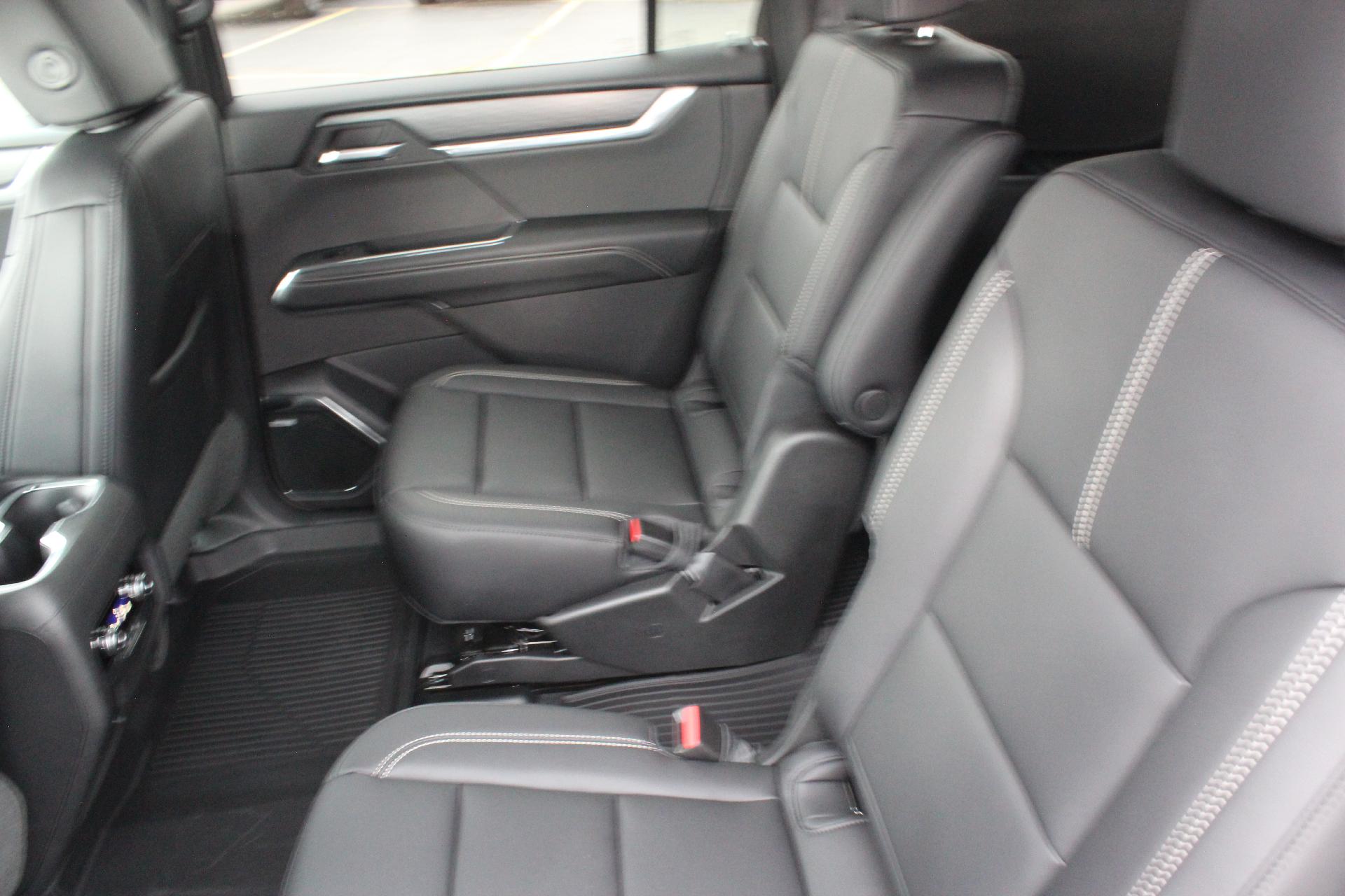 2025 GMC Acadia Vehicle Photo in AURORA, CO 80012-4011