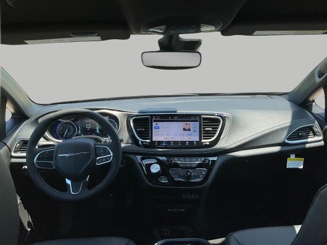 2025 Chrysler Pacifica Vehicle Photo in Kaukauna, WI 54130