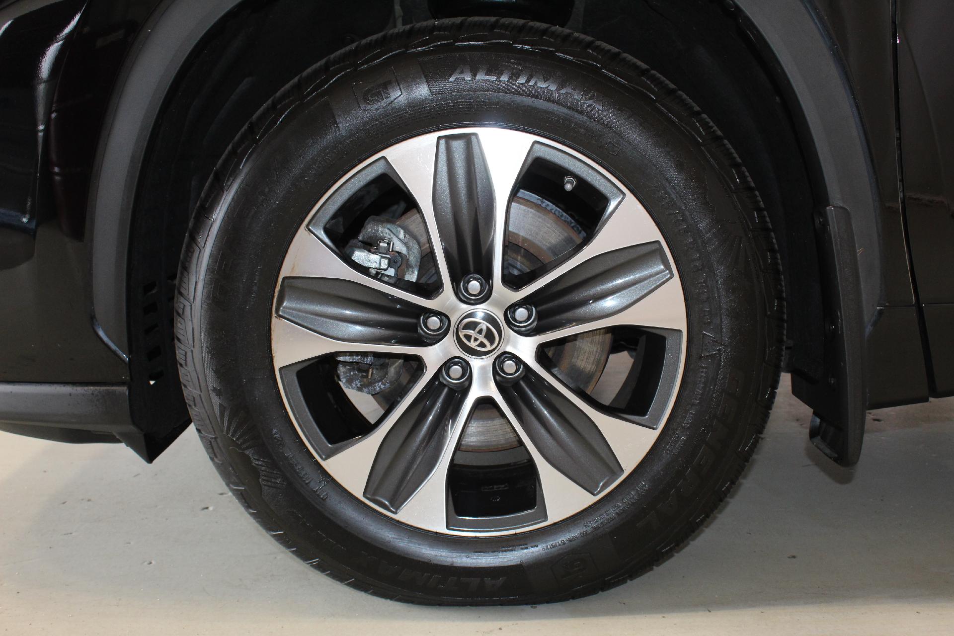 2022 Toyota Highlander Vehicle Photo in NORTHAMPTON, MA 01060-1120