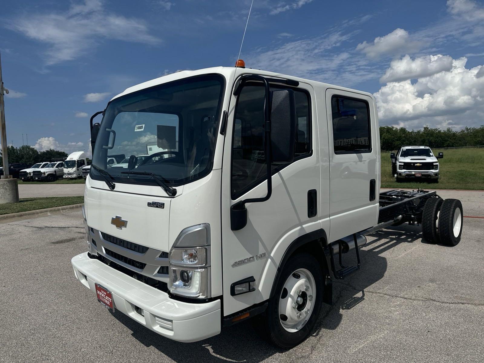2025 Chevrolet Low Cab Forward 4500 Vehicle Photo in GEORGETOWN, TX 78626-7508