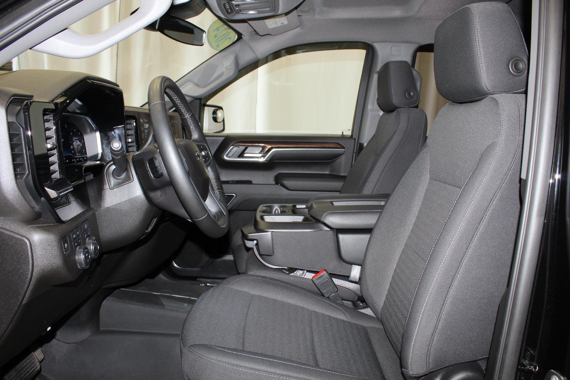 2024 Chevrolet Silverado 1500 Vehicle Photo in NORTHAMPTON, MA 01060-1120