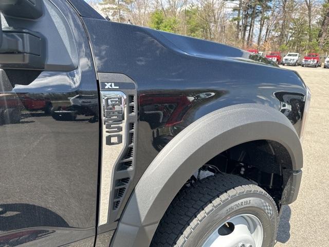 2025 Ford Super Duty F-550 DRW Vehicle Photo in Webster, MA 01570-1415