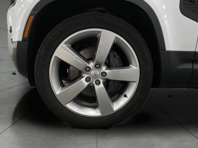 2024 Defender Vehicle Photo in Appleton, WI 54913