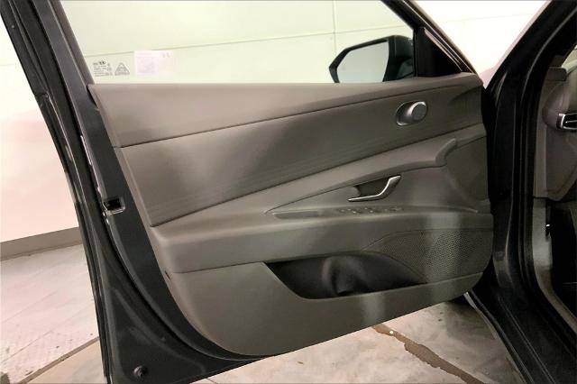 2024 Hyundai ELANTRA Vehicle Photo in Lees Summit, MO 64086
