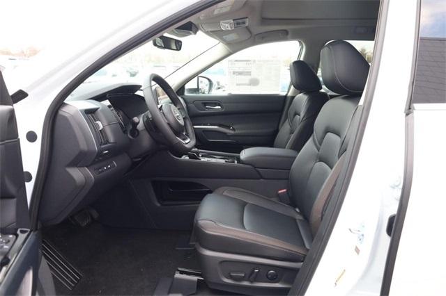 2025 Nissan Pathfinder Vehicle Photo in Hazelwood, MO 63042