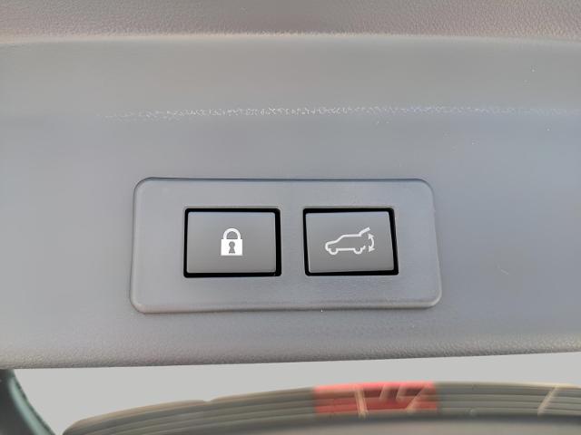 2025 Subaru Ascent Vehicle Photo in Green Bay, WI 54304