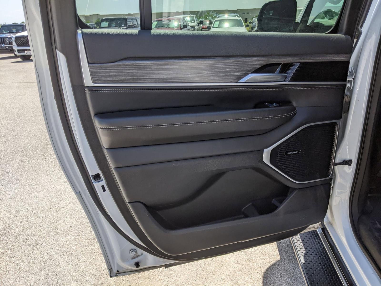 2023 Jeep Wagoneer L Vehicle Photo in Seguin, TX 78155