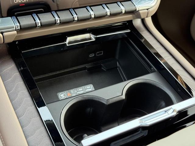 2025 GMC Yukon Vehicle Photo in COLUMBIA, MO 65203-3903