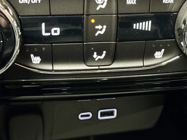2025 Chevrolet Trax Vehicle Photo in EVERETT, WA 98203-5662