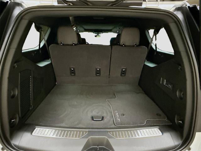 2025 Chevrolet Suburban Vehicle Photo in EVERETT, WA 98203-5662