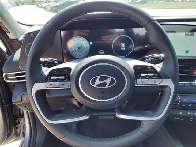 2024 Hyundai ELANTRA Vehicle Photo in Peoria, IL 61615