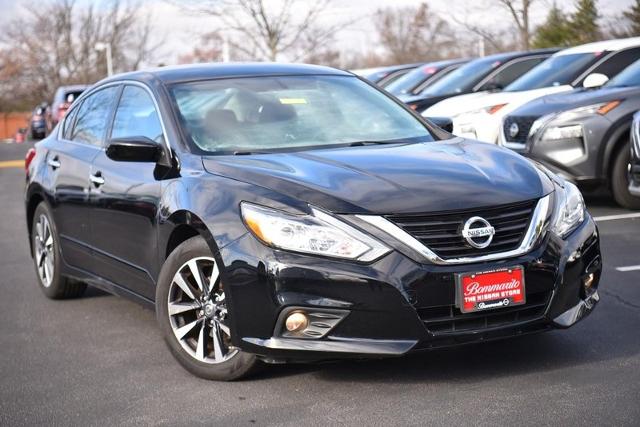 Used 2016 Nissan Altima SV with VIN 1N4AL3AP5GC182527 for sale in Ballwin, MO