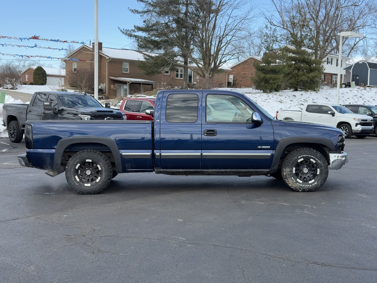 2001 Chevrolet Silverado 1500 Vehicle Photo in BOONVILLE, IN 47601-9633