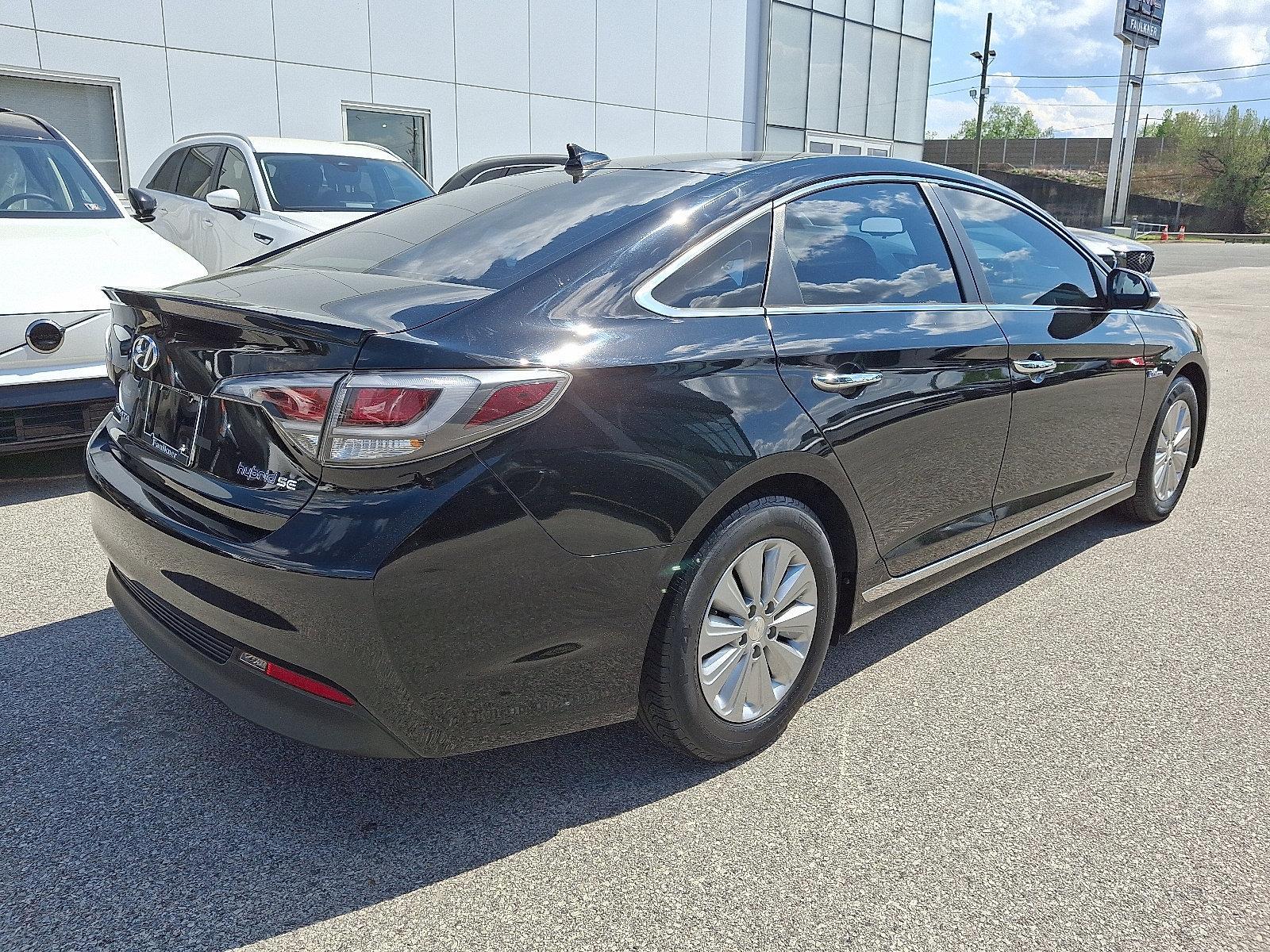 2017 Hyundai SONATA Hybrid Vehicle Photo in Trevose, PA 19053