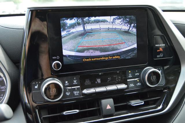 2024 Toyota Highlander Vehicle Photo in Houston, TX 77090