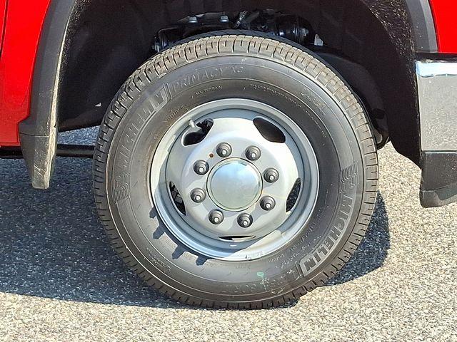 2025 Chevrolet Silverado 3500 HD Chassis Cab Vehicle Photo in DANBURY, CT 06810-5034