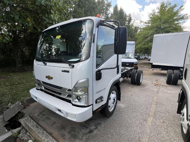 2025 Chevrolet Low Cab Forward 4500 Vehicle Photo in ALCOA, TN 37701-3235