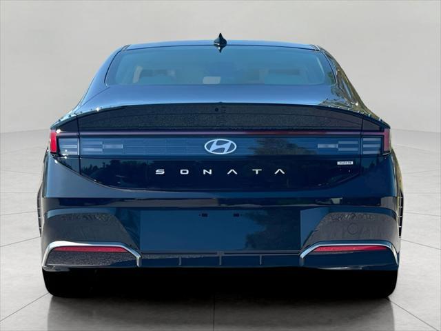 2025 Hyundai SONATA Hybrid Vehicle Photo in Green Bay, WI 54304