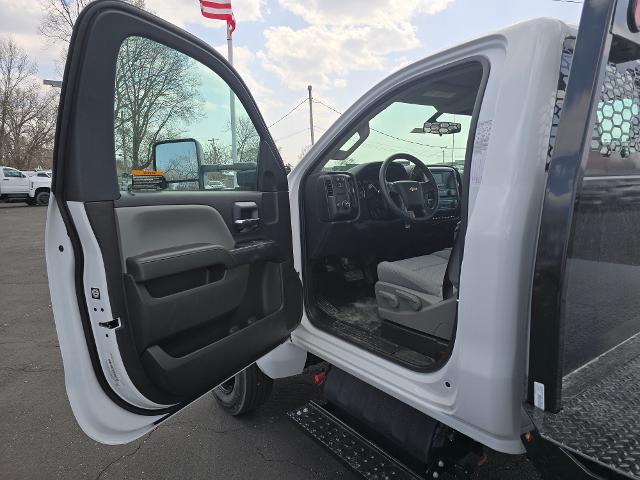 2024 Chevrolet Silverado Chassis Cab Vehicle Photo in INDEPENDENCE, MO 64055-1314