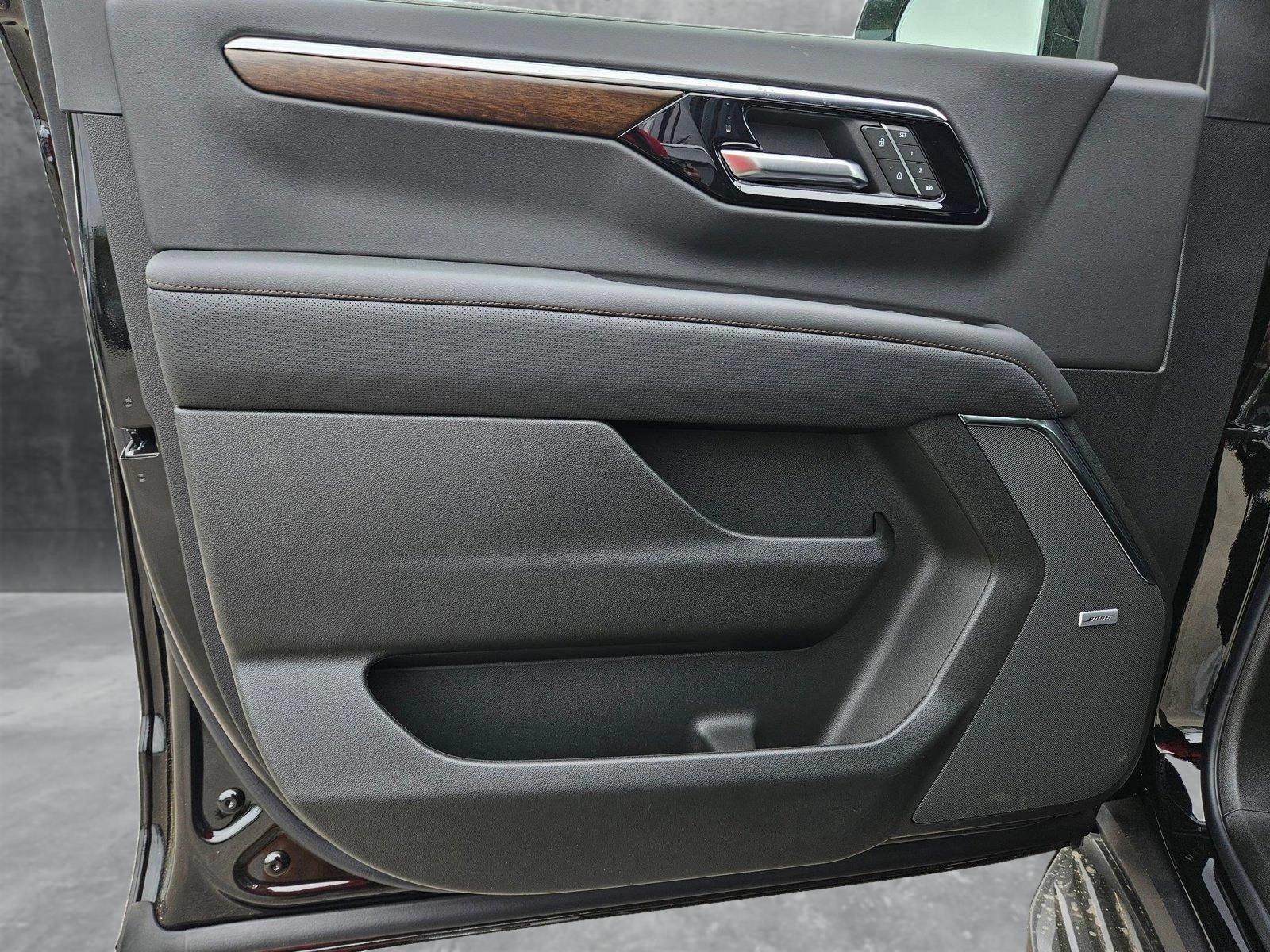 2025 Chevrolet Suburban Vehicle Photo in AUSTIN, TX 78759-4154