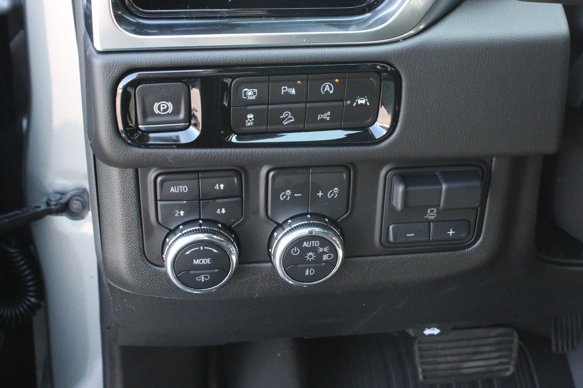 2025 GMC Yukon XL Vehicle Photo in AURORA, CO 80012-4011