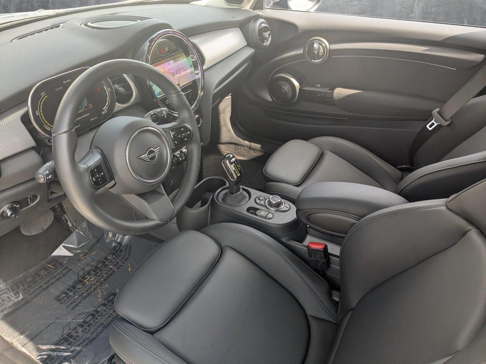 2024 MINI Electric Hardtop 2 Door Signature Vehicle Photo in Towson, MD 21204