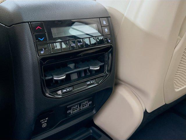 2022 Jeep Grand Cherokee L Vehicle Photo in Doylsetown, PA 18901