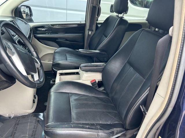 2015 Chrysler Town & Country Vehicle Photo in MEDINA, OH 44256-9631