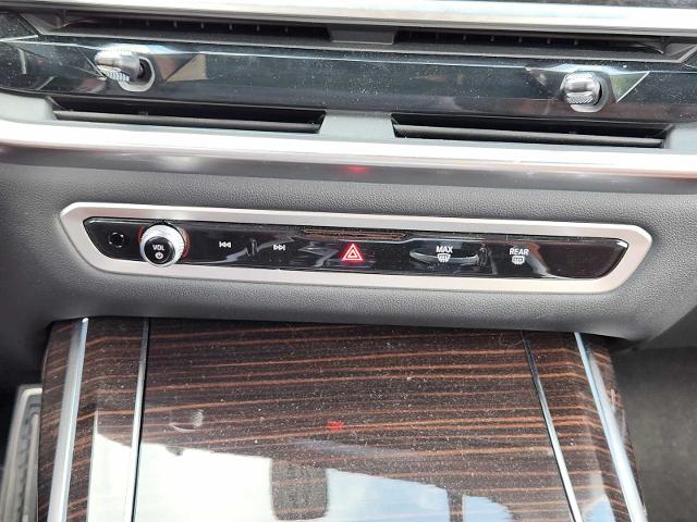 2025 BMW X7 M60i Vehicle Photo in PLANO, TX 75024