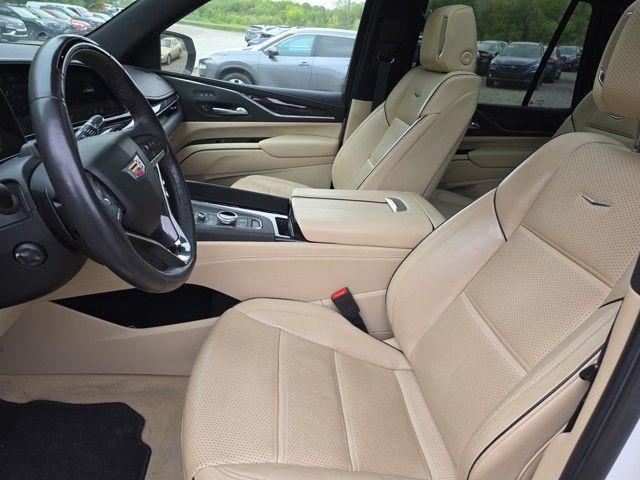 2023 Cadillac Escalade Vehicle Photo in Pleasant Hills, PA 15236