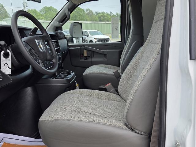 2025 Chevrolet Express Cutaway 3500 Vehicle Photo in GARDNER, MA 01440-3110