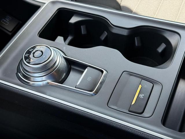 2024 Ford Edge Vehicle Photo in COLUMBIA, MO 65203-3903