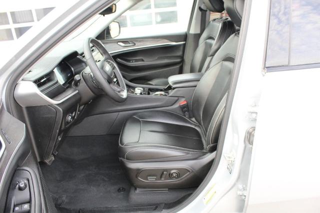 2023 Jeep Grand Cherokee L Vehicle Photo in Cedar Rapids, IA 52402