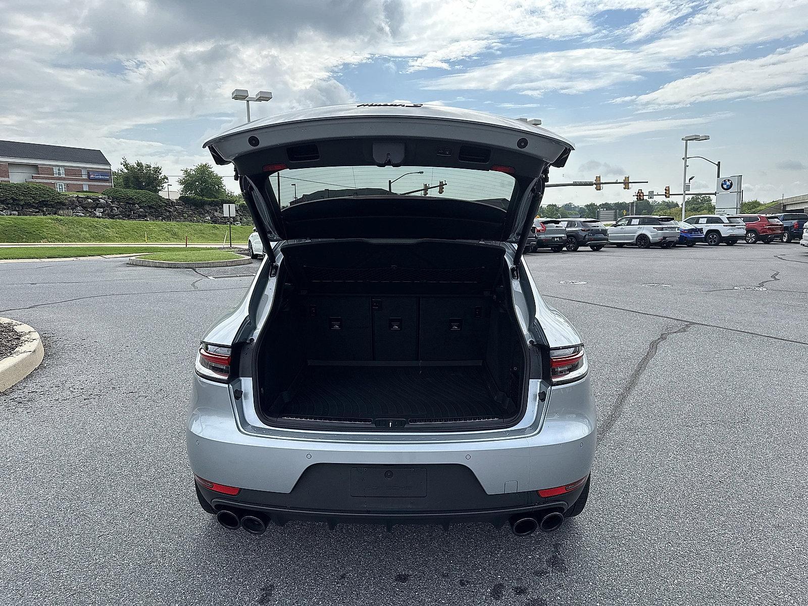 2020 Porsche Macan Vehicle Photo in Lancaster, PA 17601