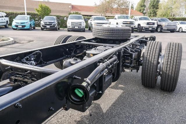 2023 Chevrolet Silverado Chassis Cab Vehicle Photo in VENTURA, CA 93003-8585