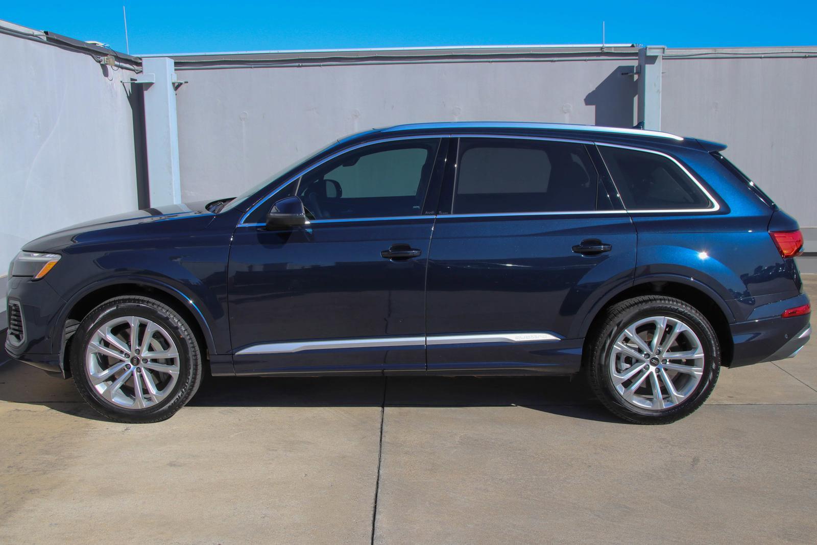 2025 Audi Q7 Vehicle Photo in SUGAR LAND, TX 77478