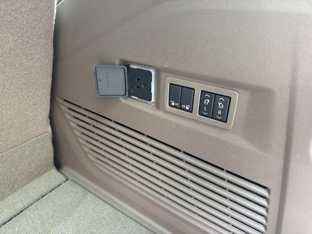 2025 GMC Yukon Vehicle Photo in MARION, NC 28752-6372