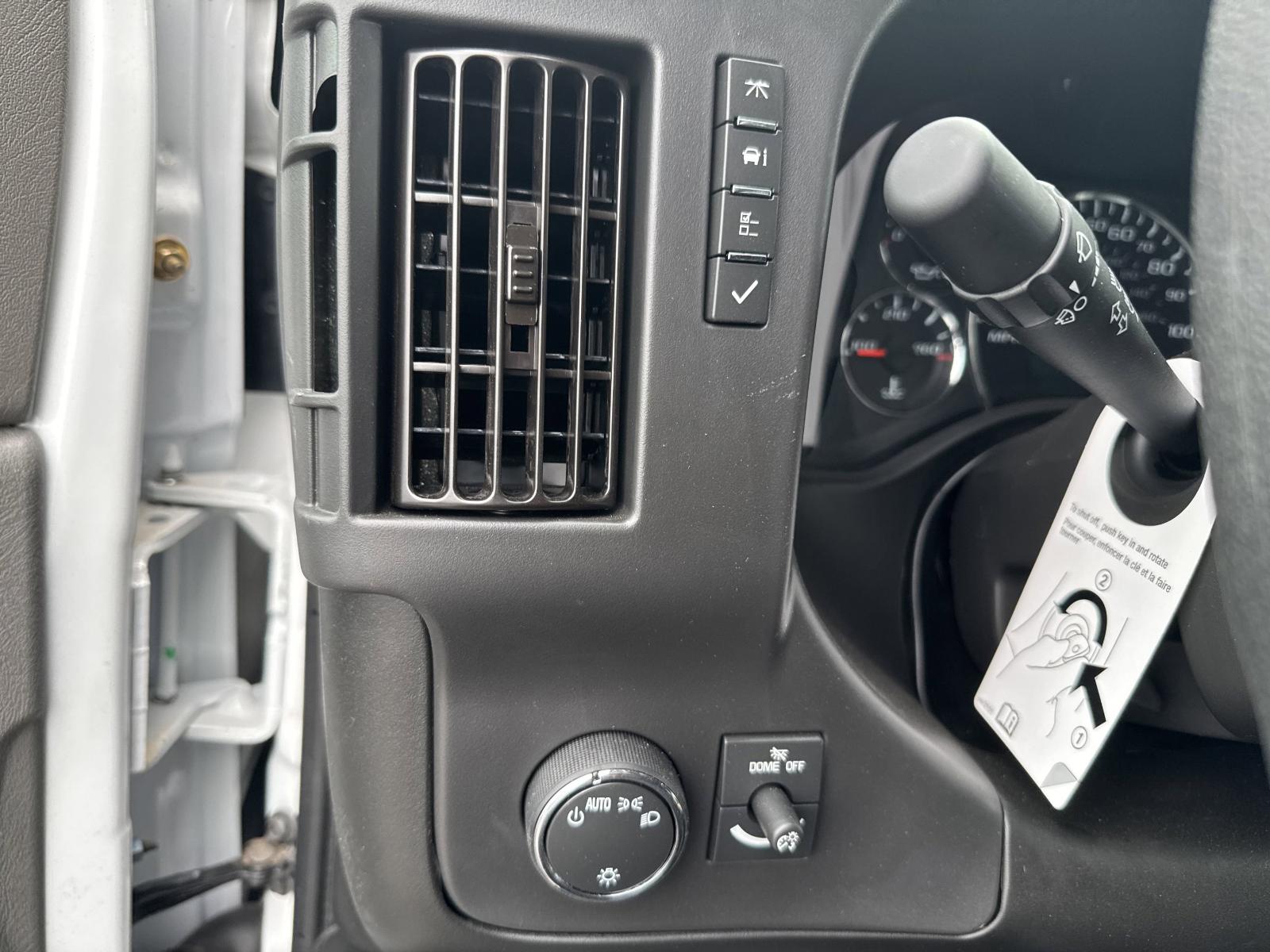 2025 Chevrolet Express Cutaway 3500 Vehicle Photo in GEORGETOWN, TX 78626-7508