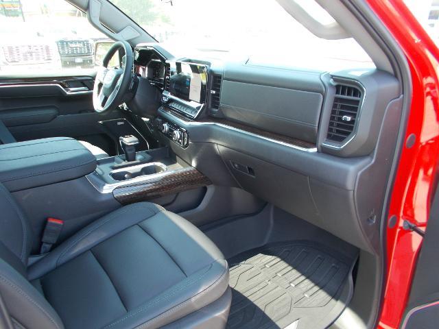 2025 GMC Sierra 1500 Vehicle Photo in LOWELL, MA 01852-4336