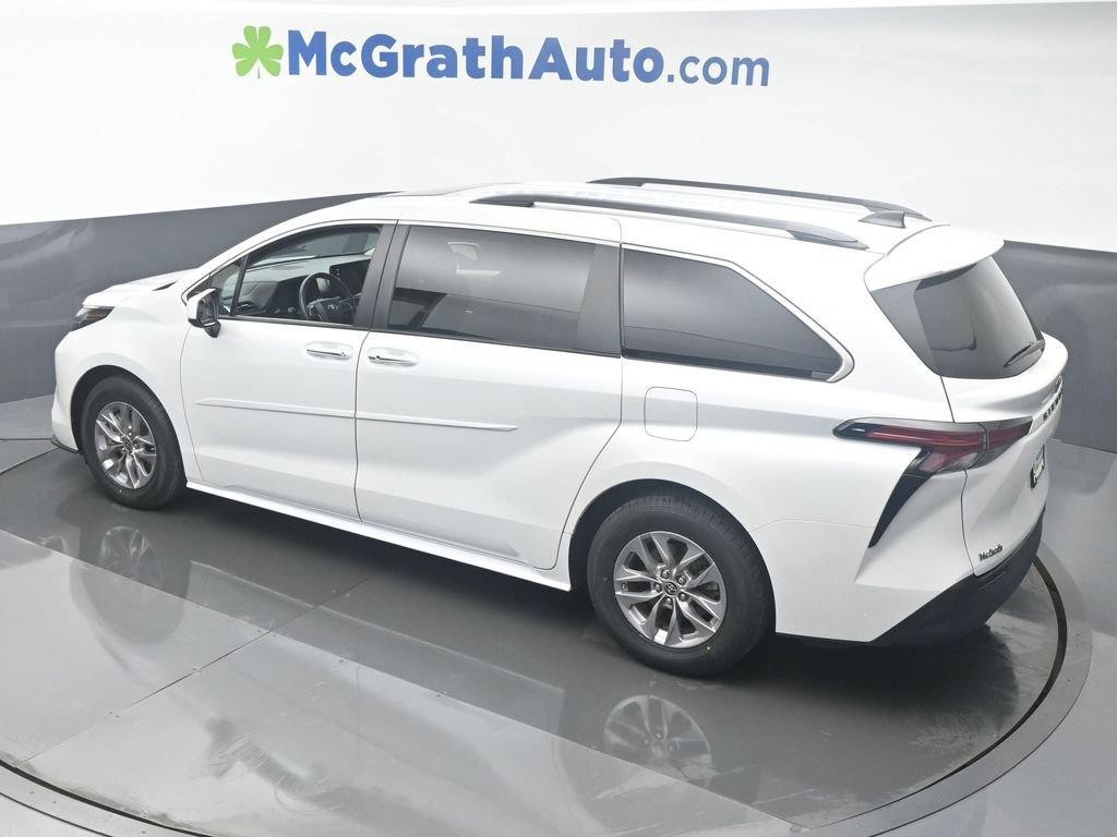 2022 Toyota Sienna Vehicle Photo in Cedar Rapids, IA 52402